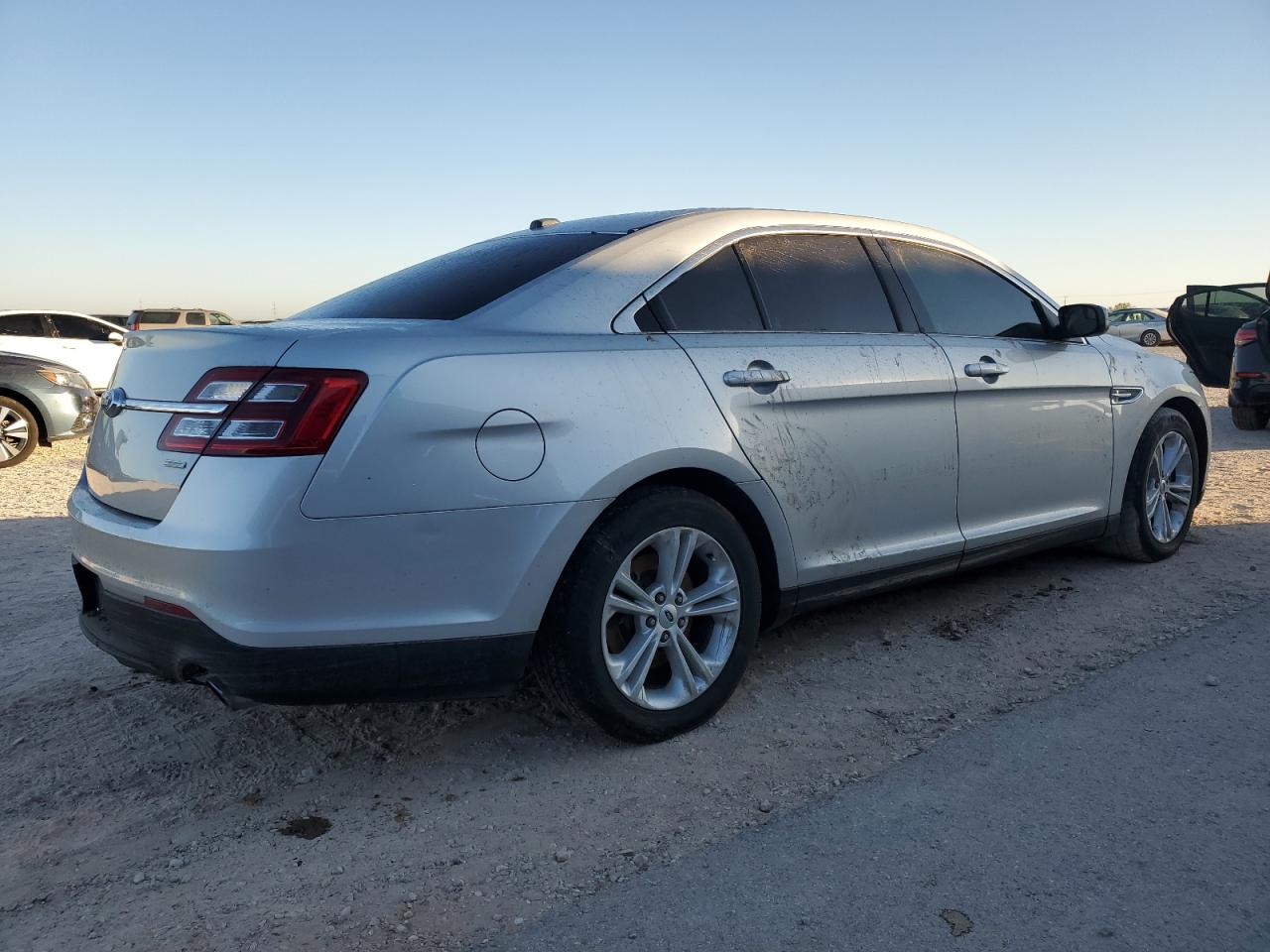 2017 Ford Taurus - Image 3