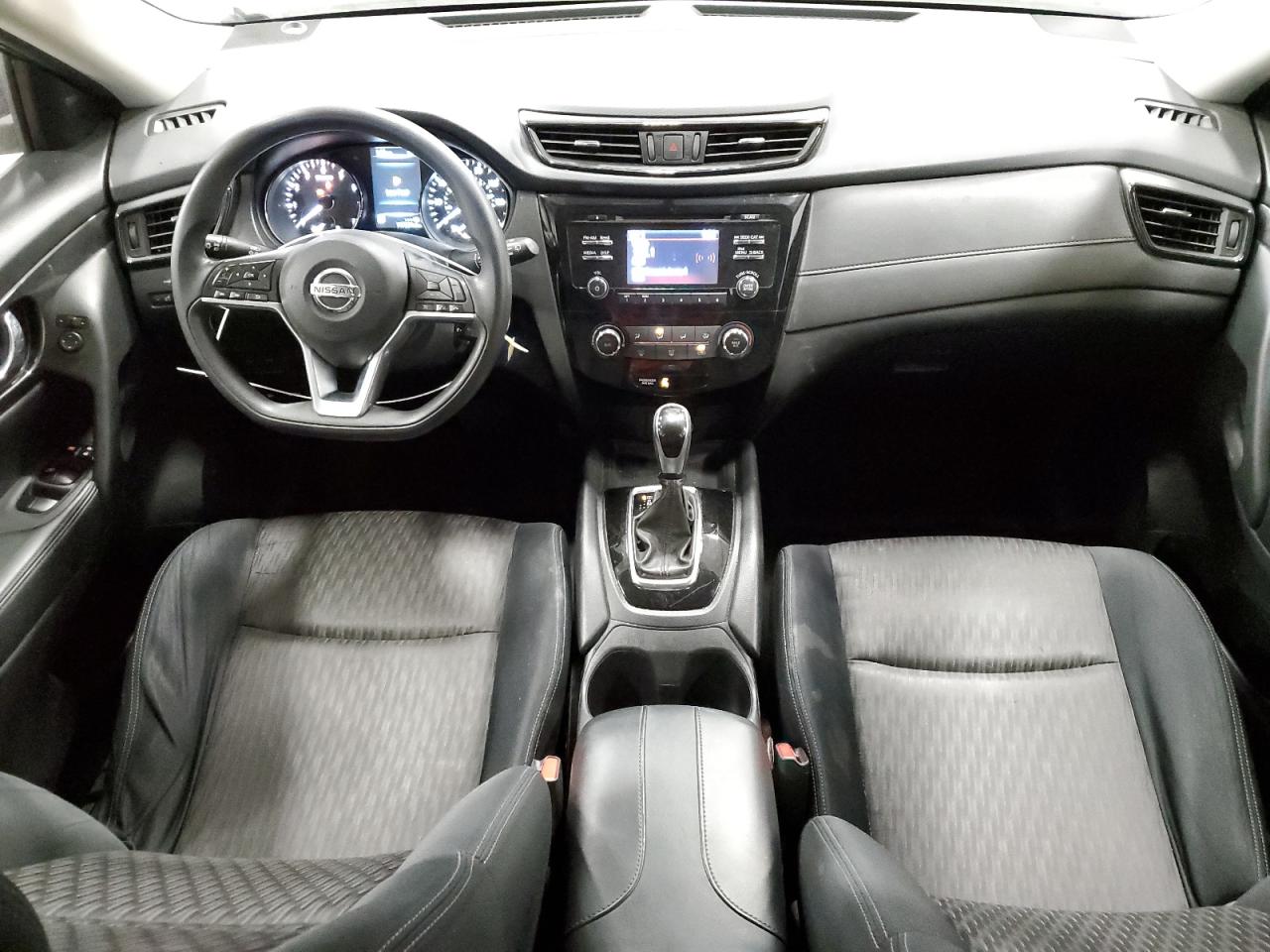 2017 Nissan Rogue - Image 8