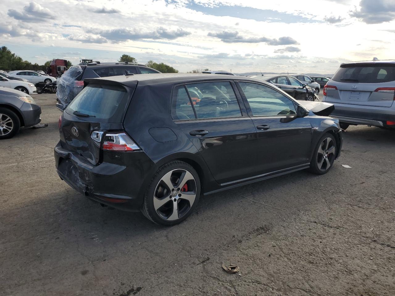 3VW447AU0HM075044 2017 Volkswagen Gti S/Se