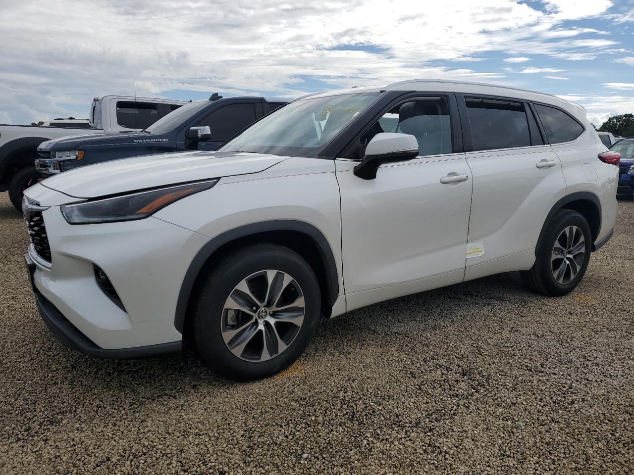 2021 Toyota Highlander - Image 1