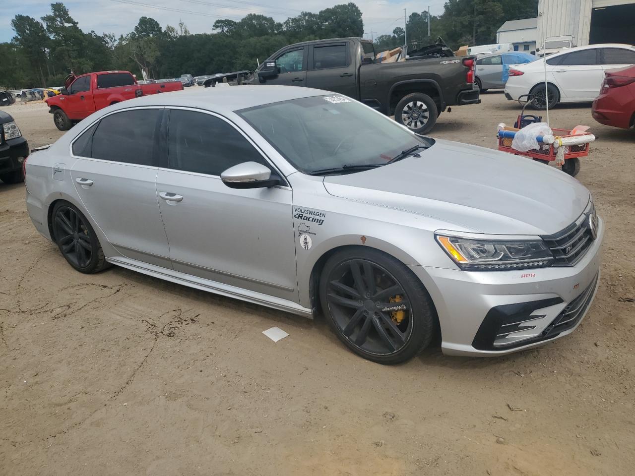 2017 Volkswagen Passat - Image 4