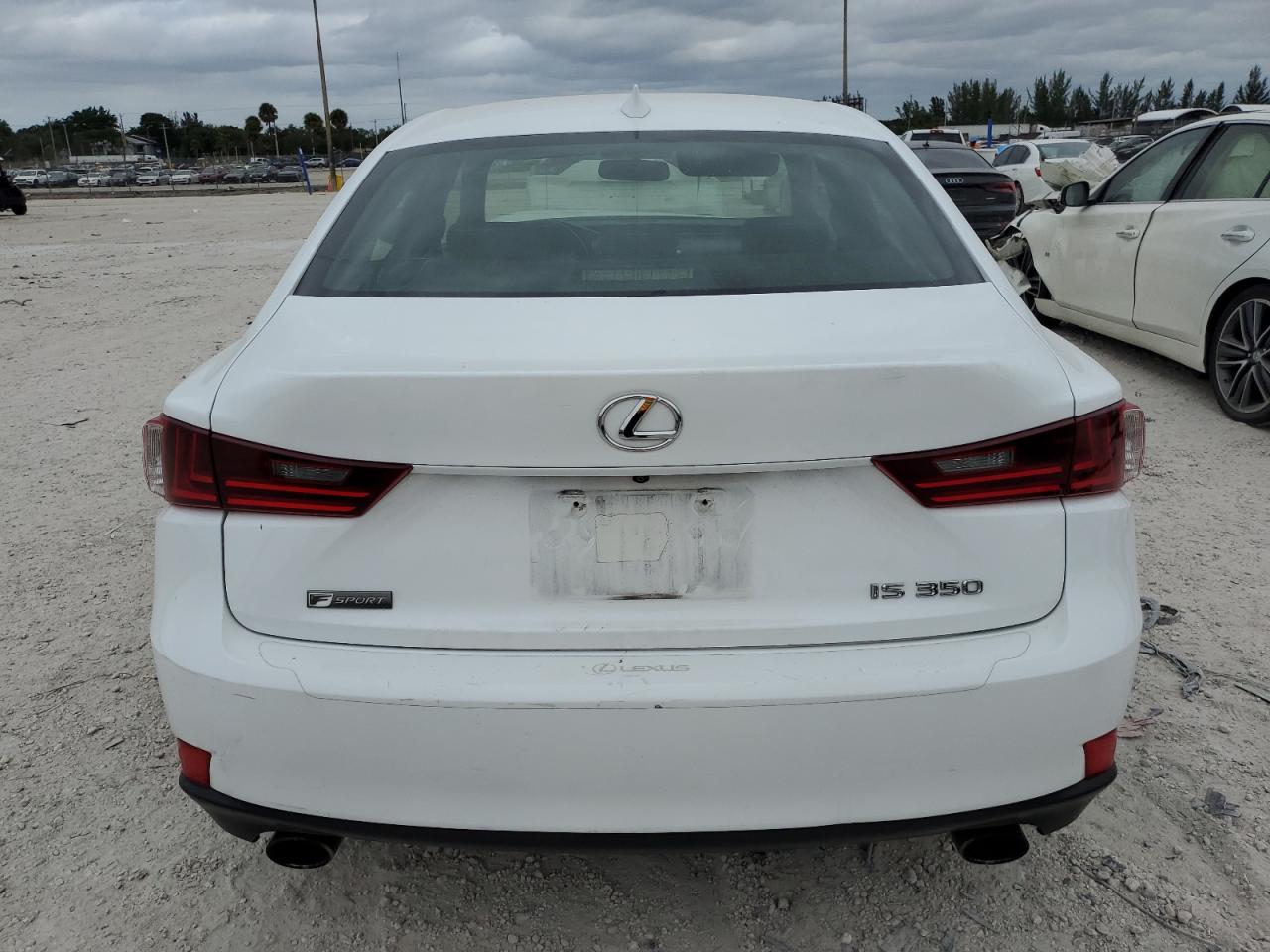 2016 Lexus IS - Image 5