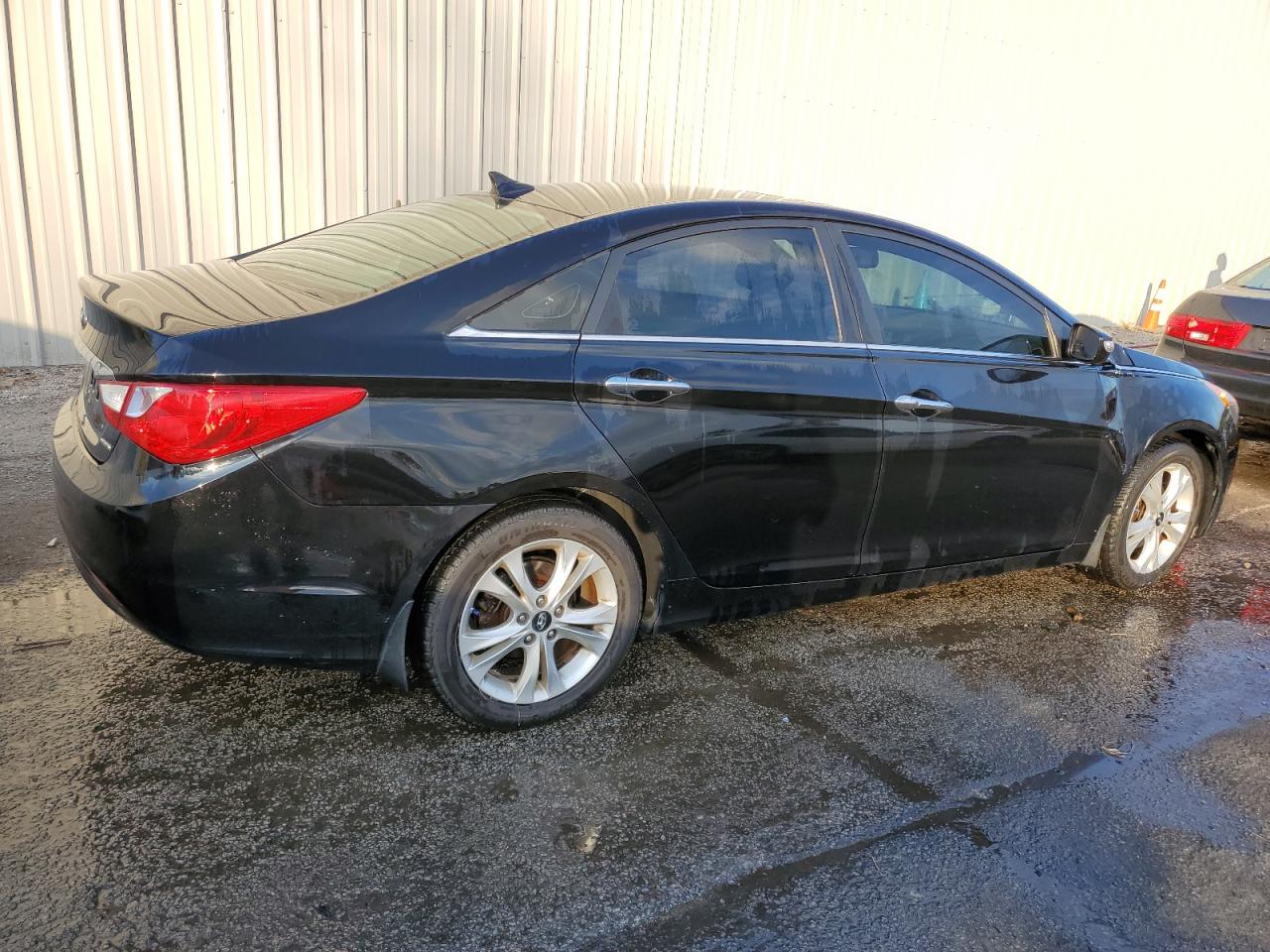 2011 Hyundai Sonata - Image 3