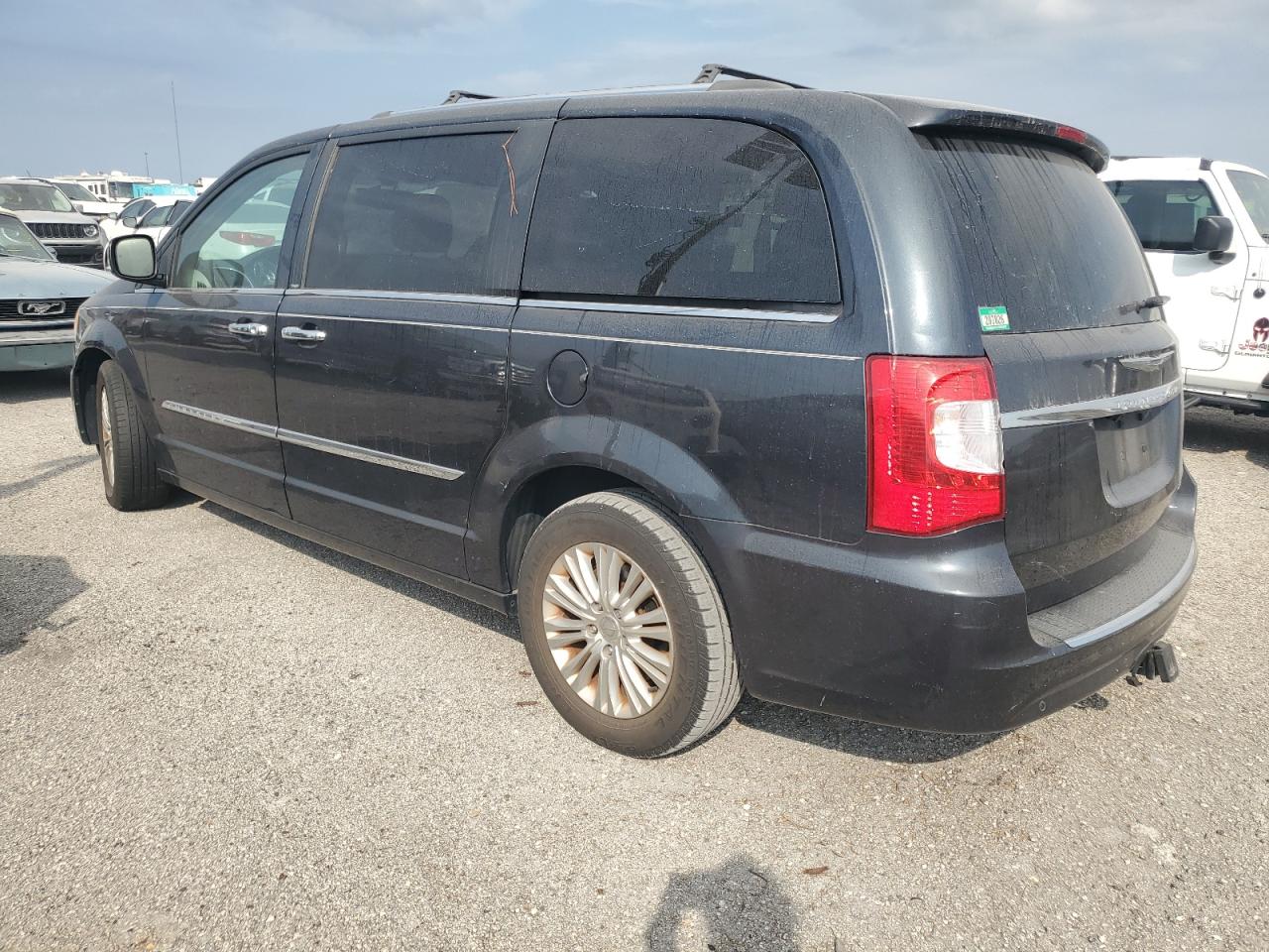 2013 Chrysler Town & Country - Image 2