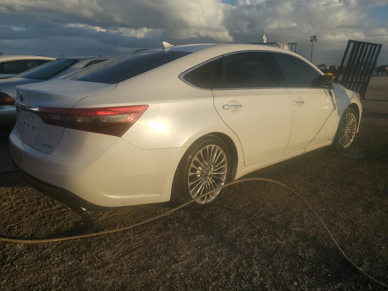 2016 Toyota Avalon - Image 3