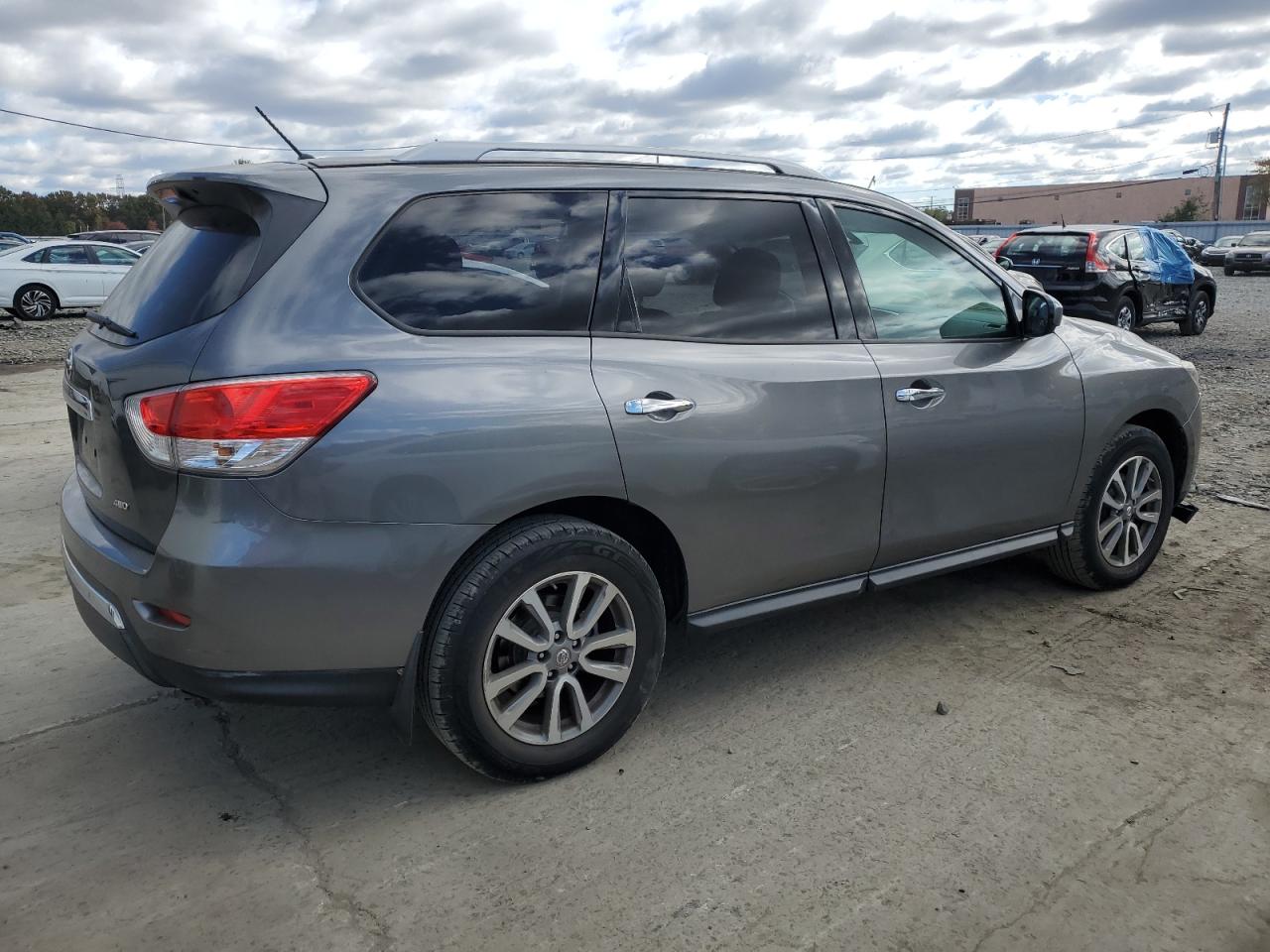 2016 Nissan Pathfinder - Image 3