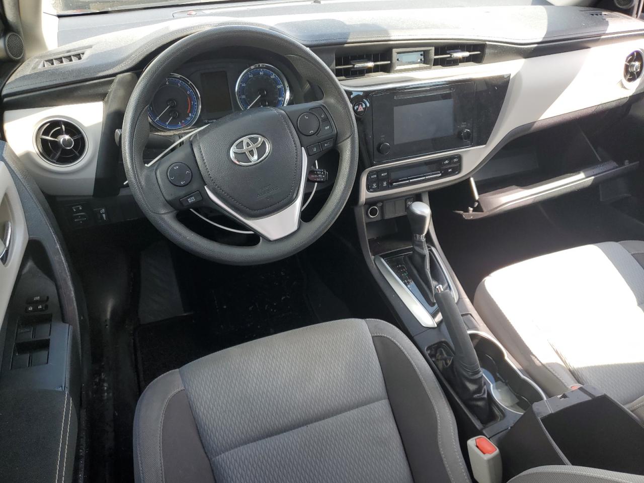 2019 Toyota Corolla L VIN: 5YFBURHE7KP944050 Lot: 73833274