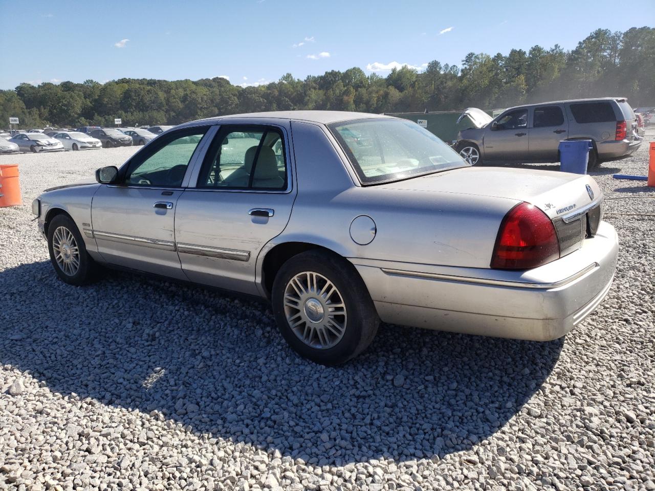 2010 Mercury Grand Marquis - Image 2