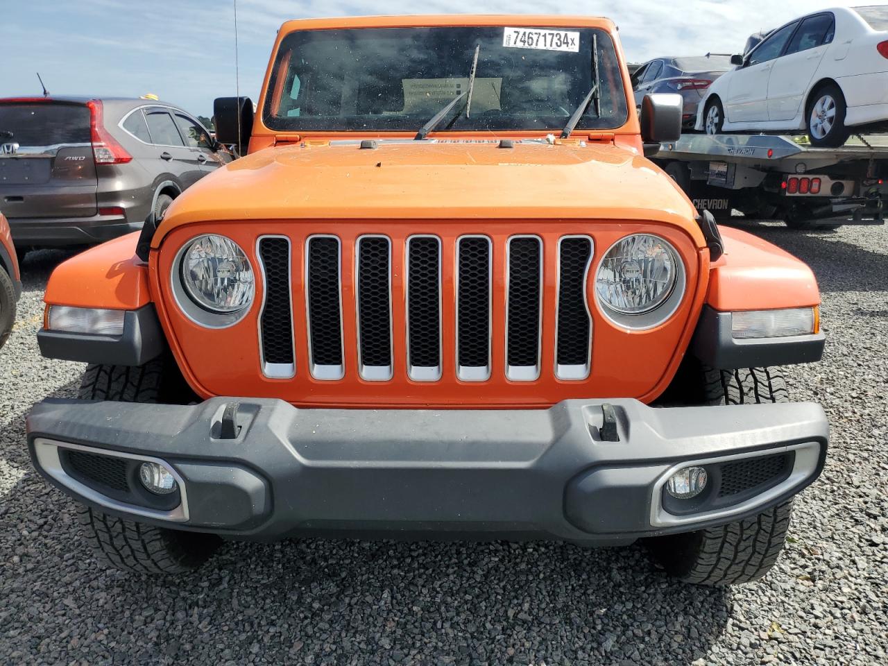 1C4HJXEG6JW310120 2018 Jeep Wrangler Unlimited Sahara