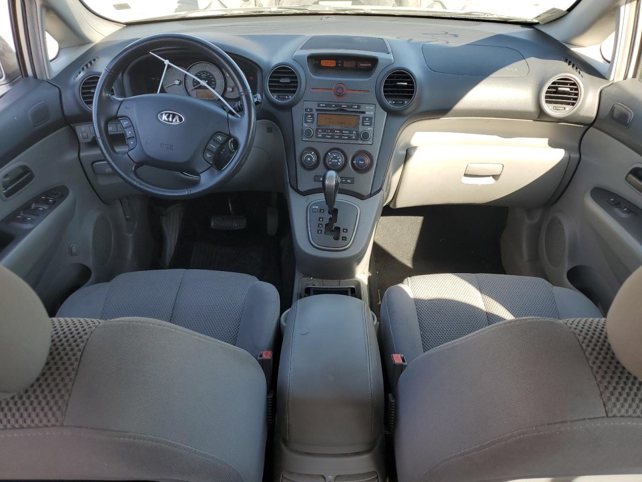 KNAFG526377102329 2007 Kia Rondo Lx