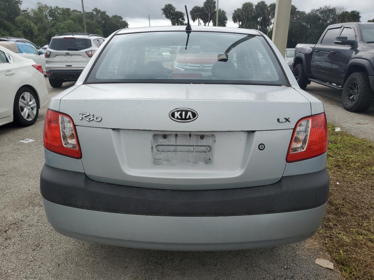 2007 Kia Rio Base VIN: KNADE123376211942 Lot: 75014014