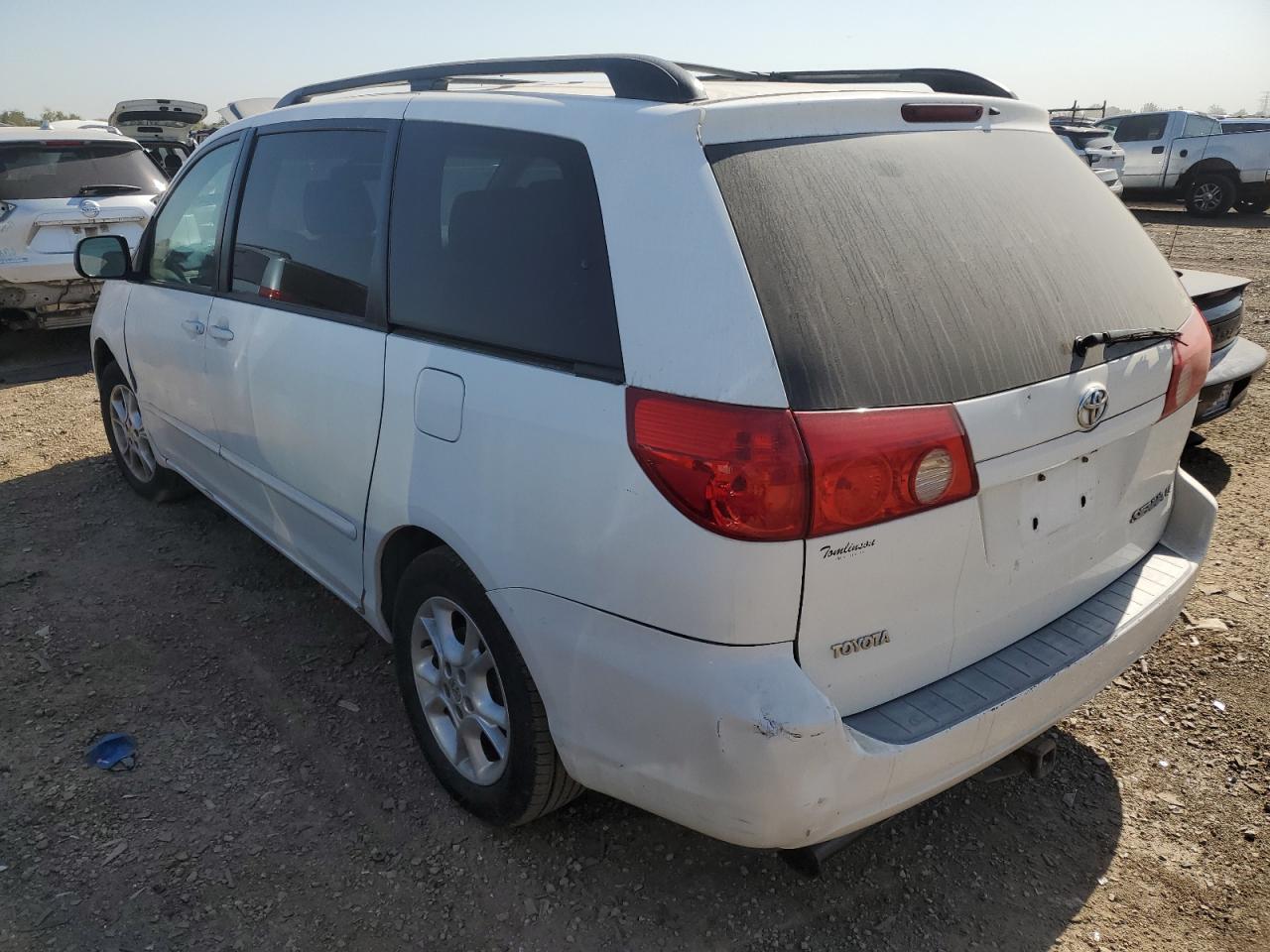 2007 Toyota Sienna - Image 2