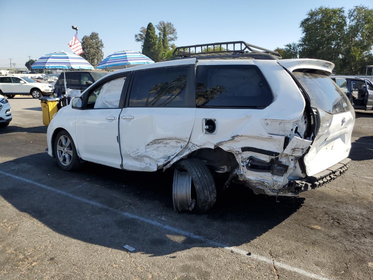 VIN 5TDXZ3DC9HS849823 2017 TOYOTA SIENNA no.2