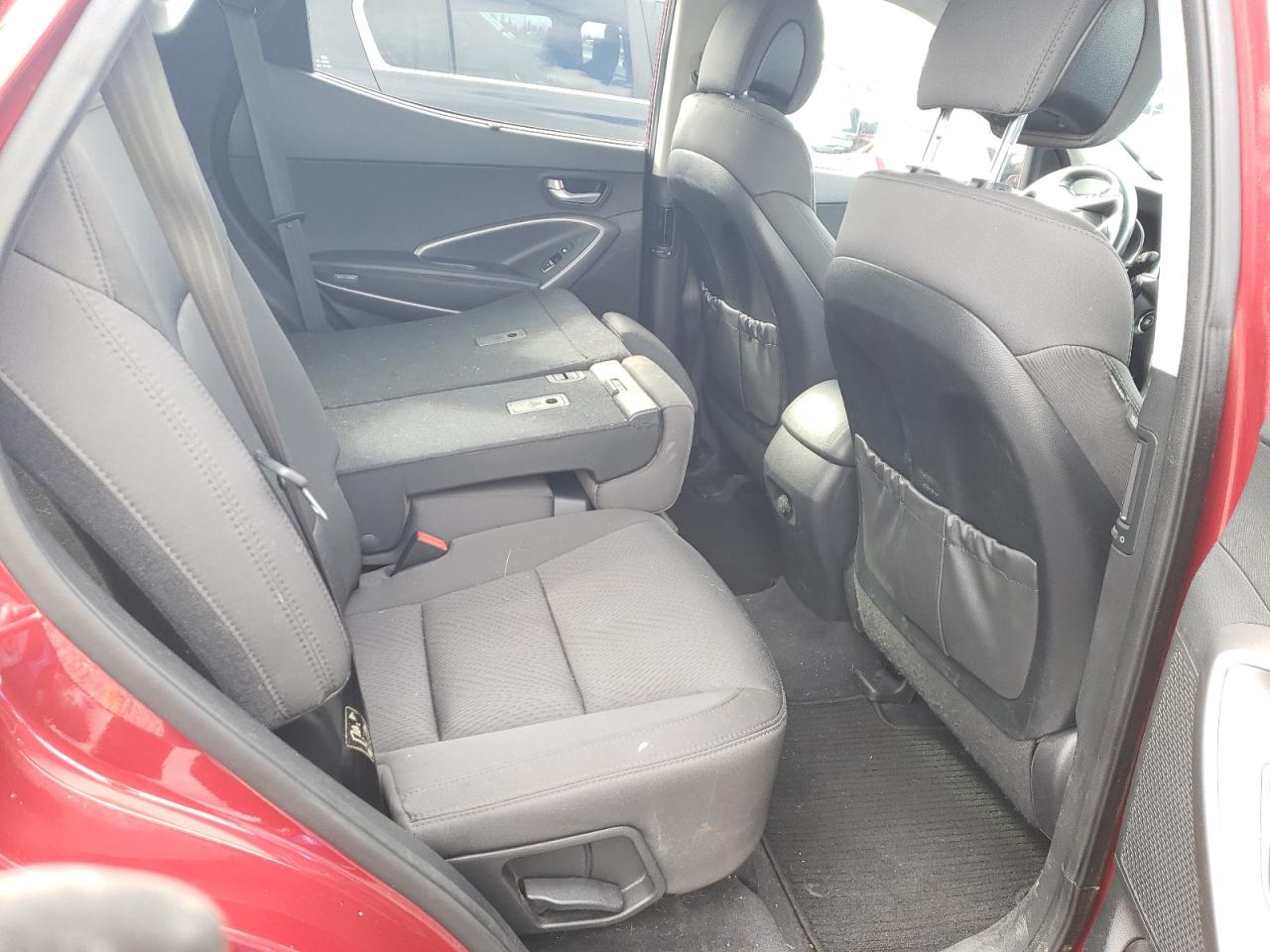 2016 Hyundai Santa Fe - Image 11