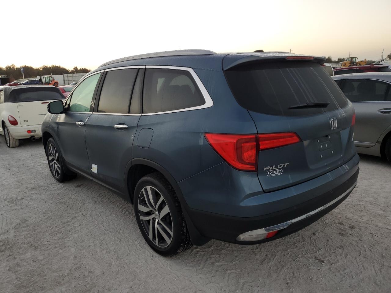 2017 Honda Pilot - Image 2