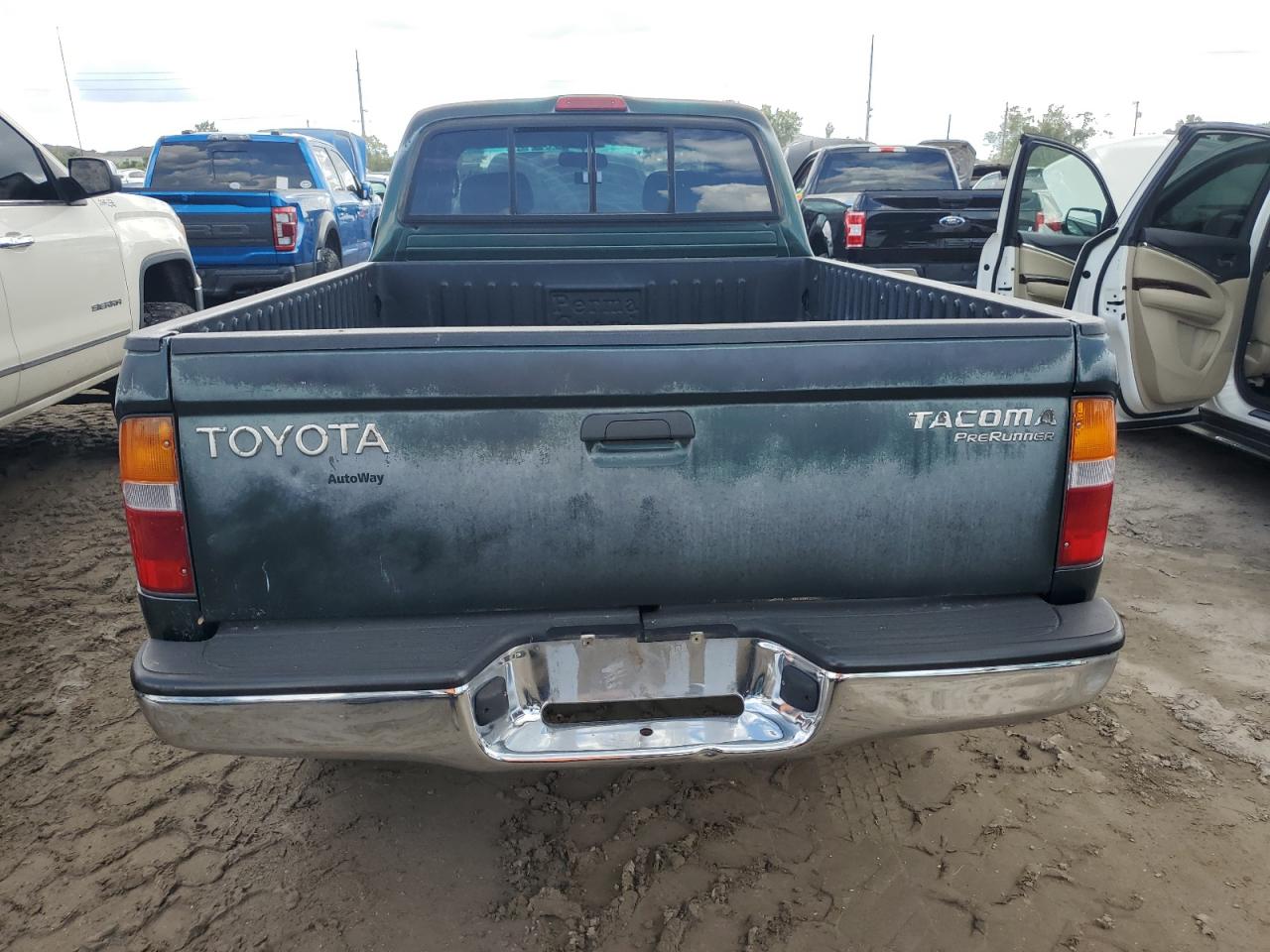 4TASM92N3YZ644427 2000 Toyota Tacoma Xtracab Prerunner