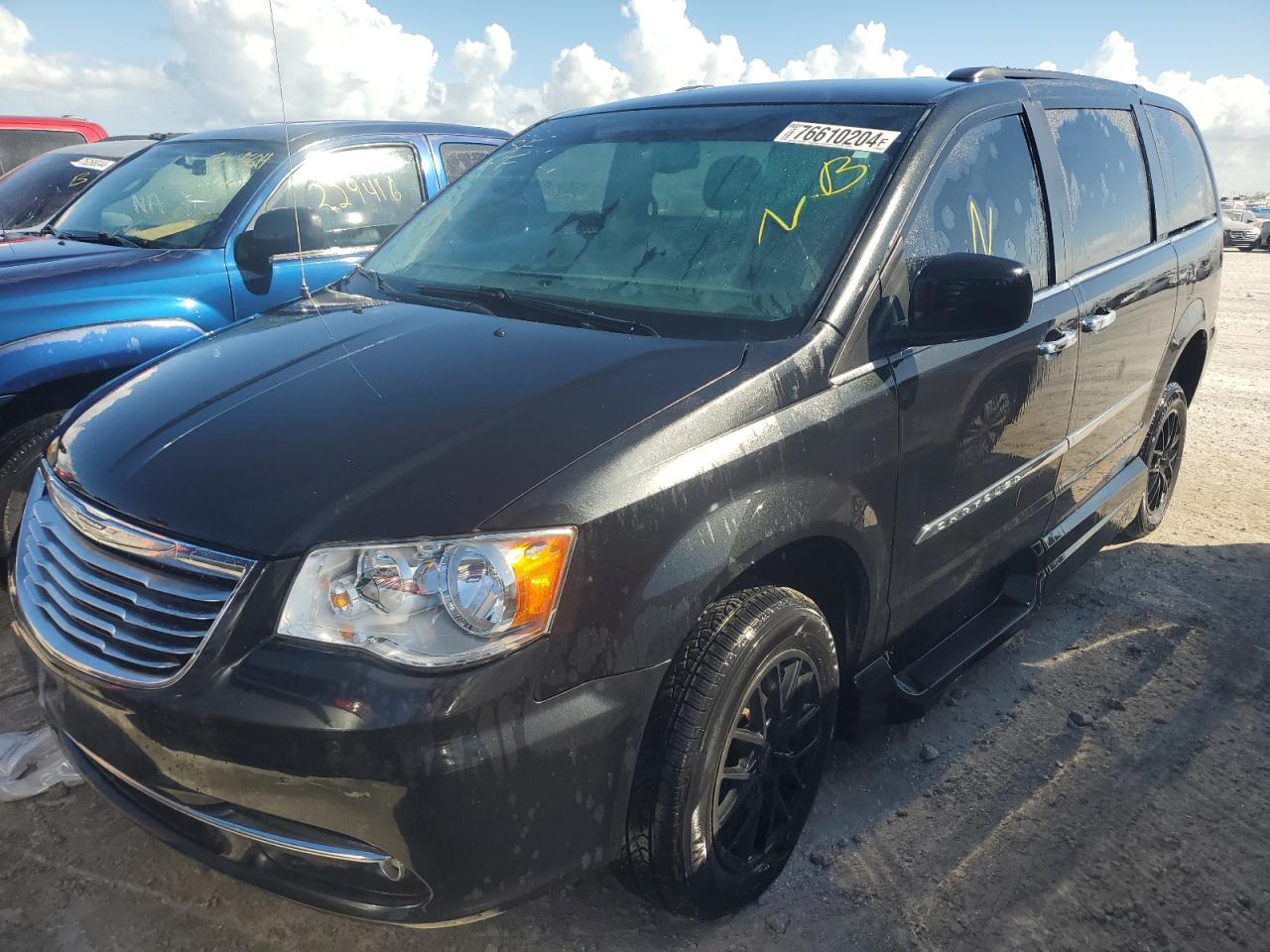 2016 Chrysler Town & Country - Image 1