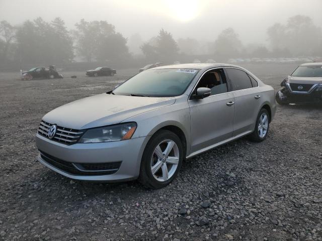 Седани VOLKSWAGEN PASSAT 2013 Сріблястий