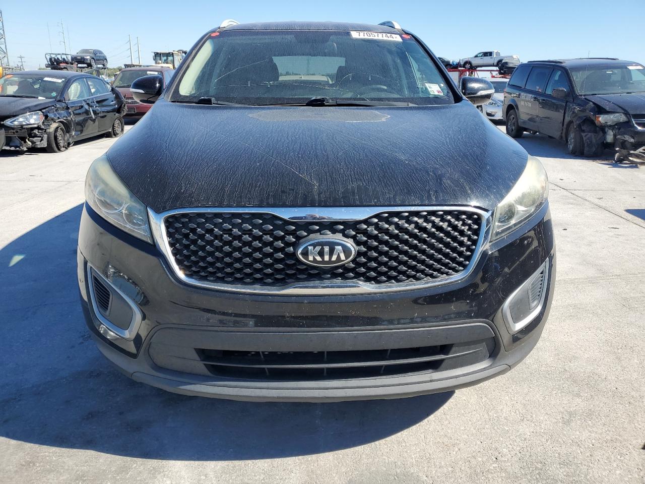 VIN 5XYPG4A32HG264109 2017 KIA SORENTO no.5