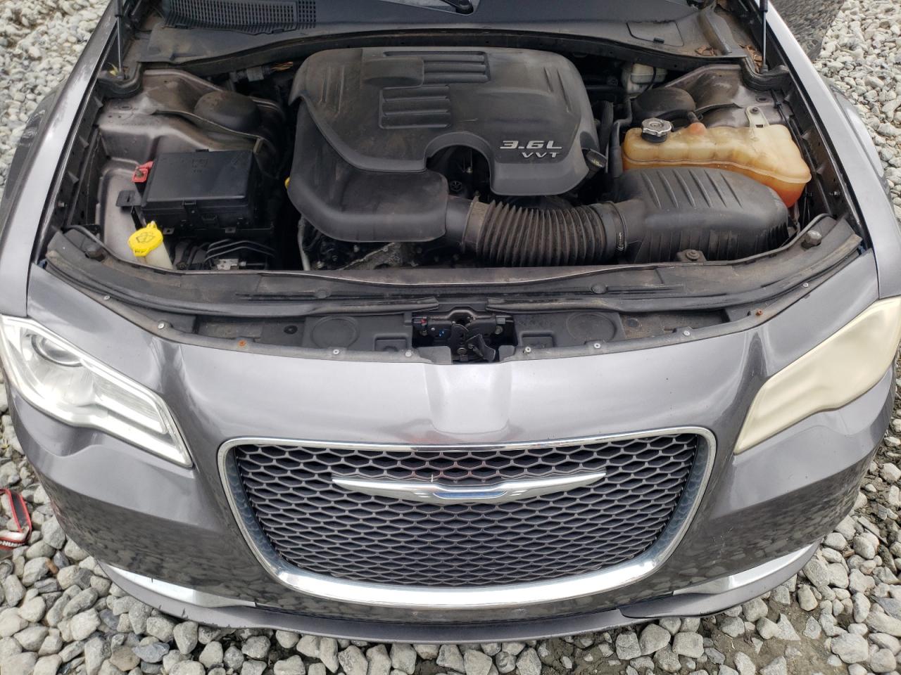 2015 Chrysler 300 - Image 12