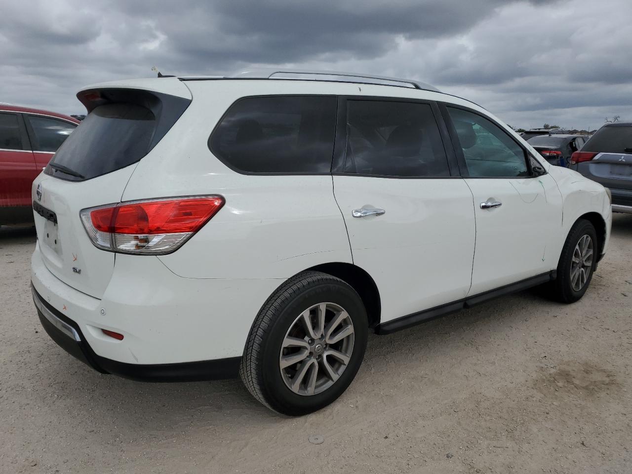 2015 Nissan Pathfinder - Image 3