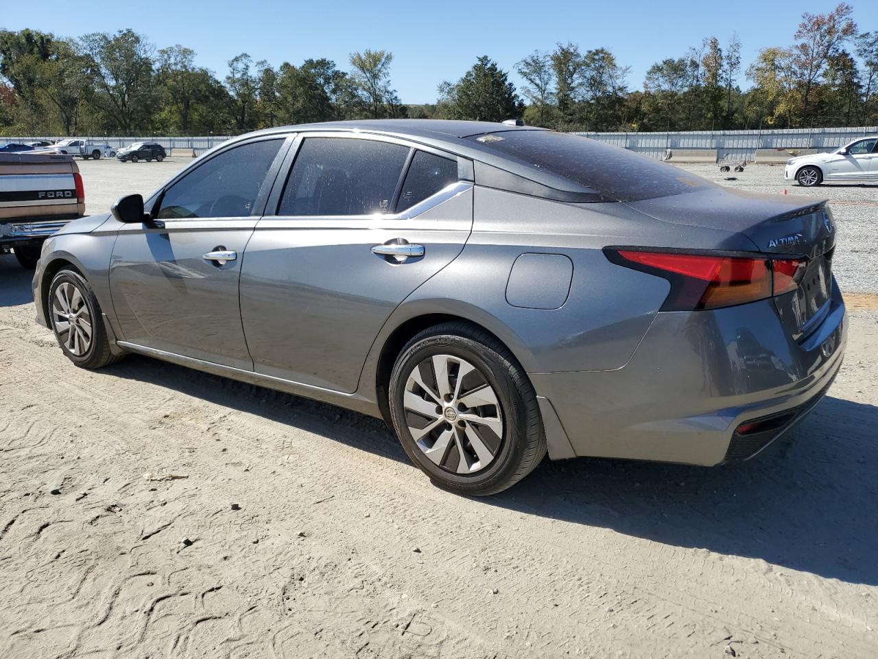 2020 Nissan Altima - Image 2