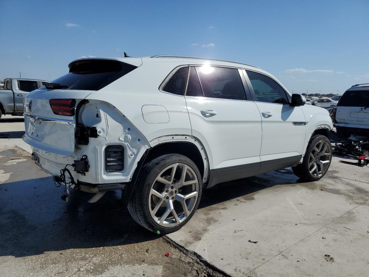2021 Volkswagen Atlas - Image 3