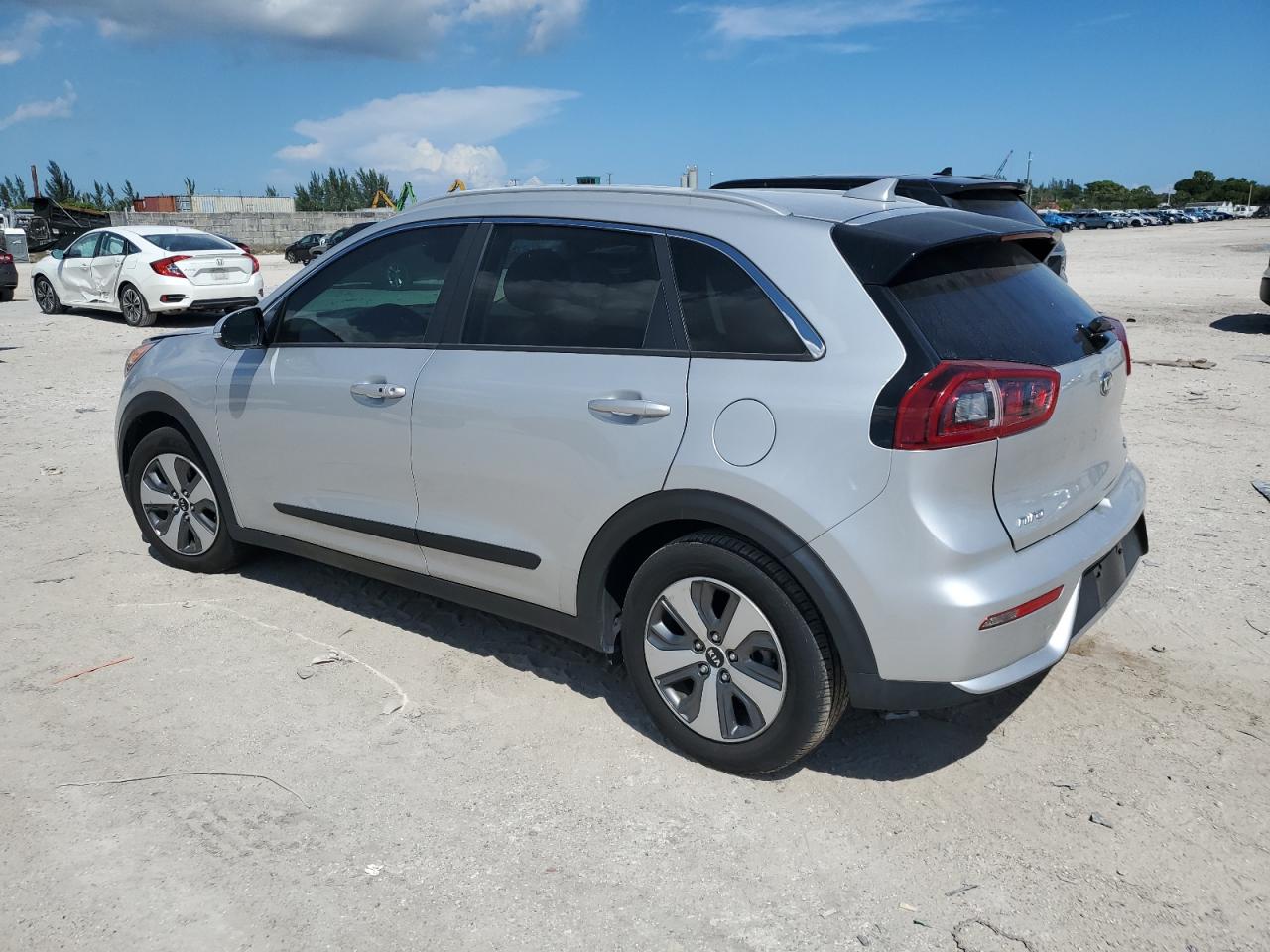 KNDCC3LC0K5231885 2019 KIA NIRO - Image 2