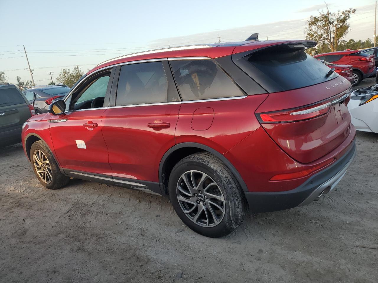 2022 Lincoln Corsair - Image 2