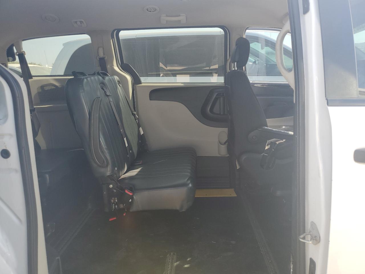 2019 Dodge Caravan - Image 11