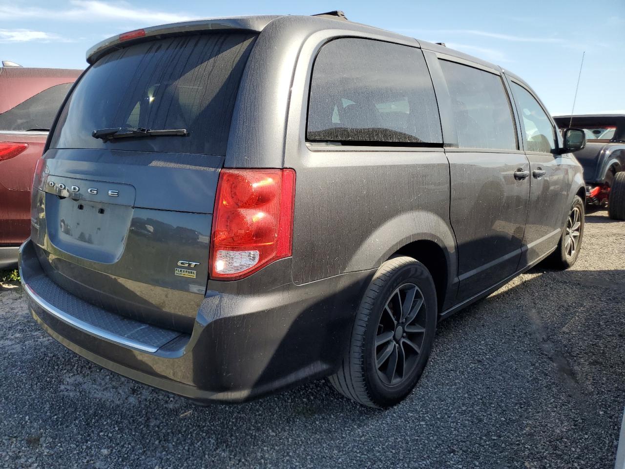 2019 Dodge Caravan - Image 3