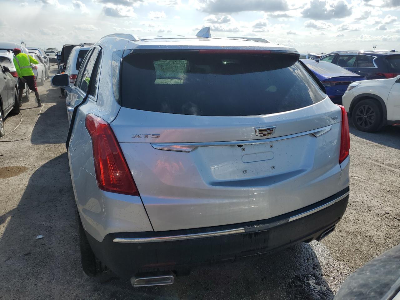 VIN 1GYKNCRS7KZ193238 2019 CADILLAC XT5 no.6