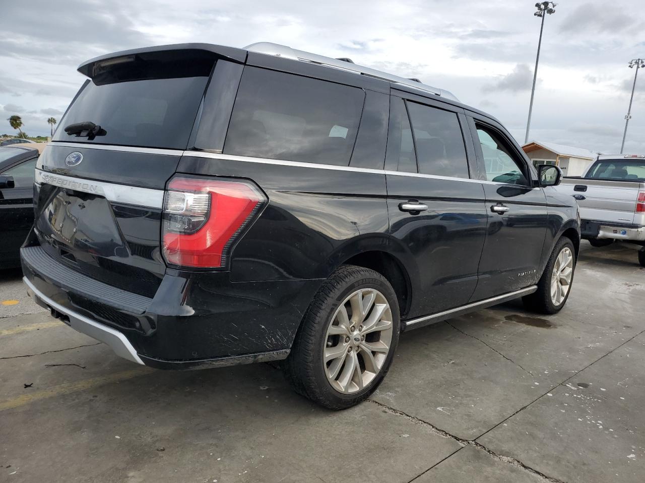 1FMJU1LT6JEA32682 2018 Ford Expedition Platinum