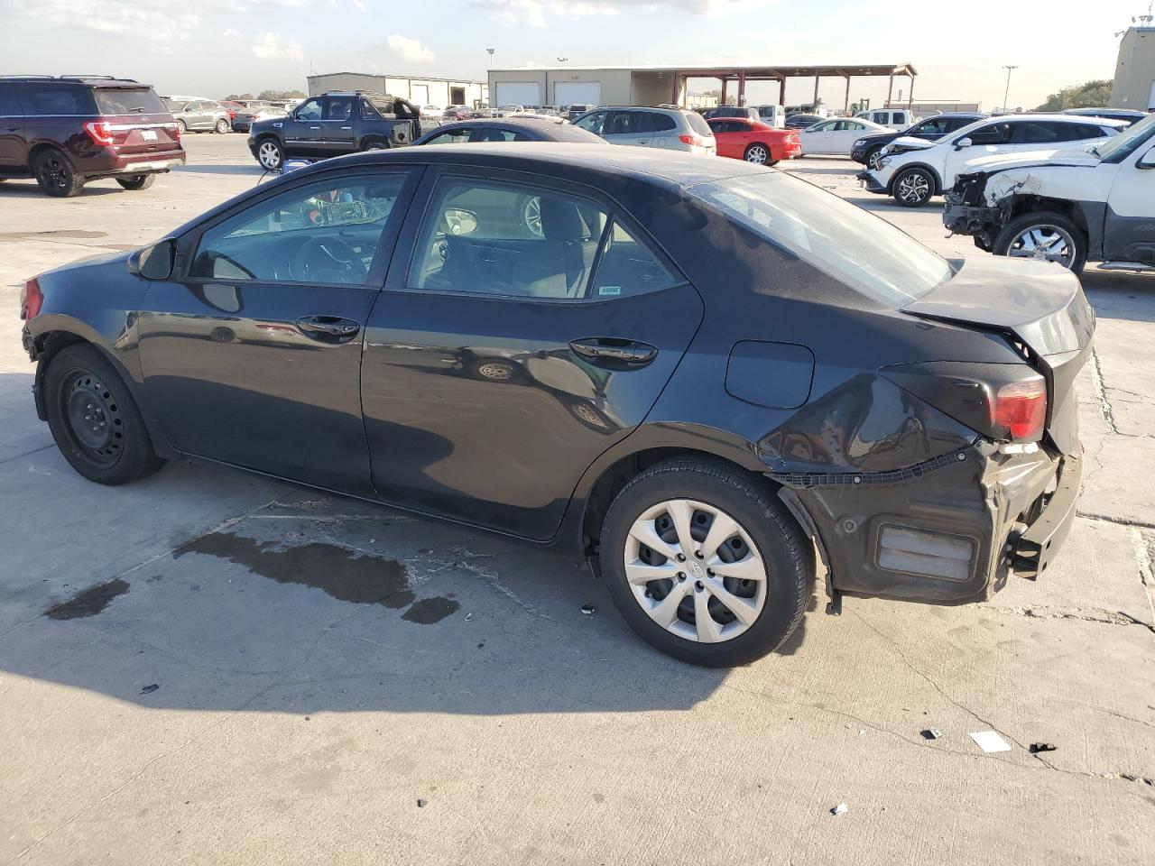 VIN 5YFBURHE4JP818887 2018 TOYOTA COROLLA no.2