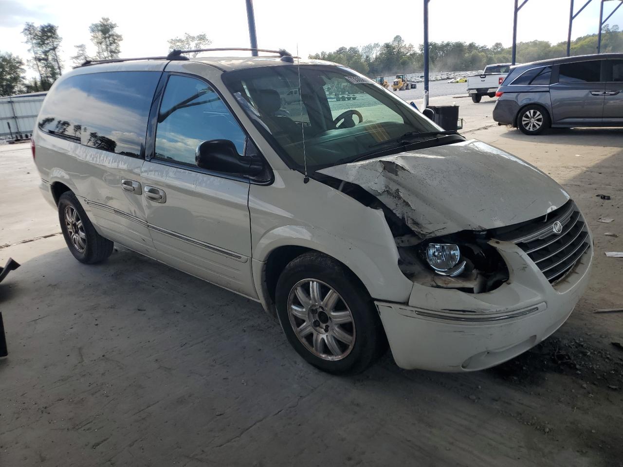 2005 Chrysler Town & Country Touring VIN: 2C4GP54L95R511635 Lot: 73500814