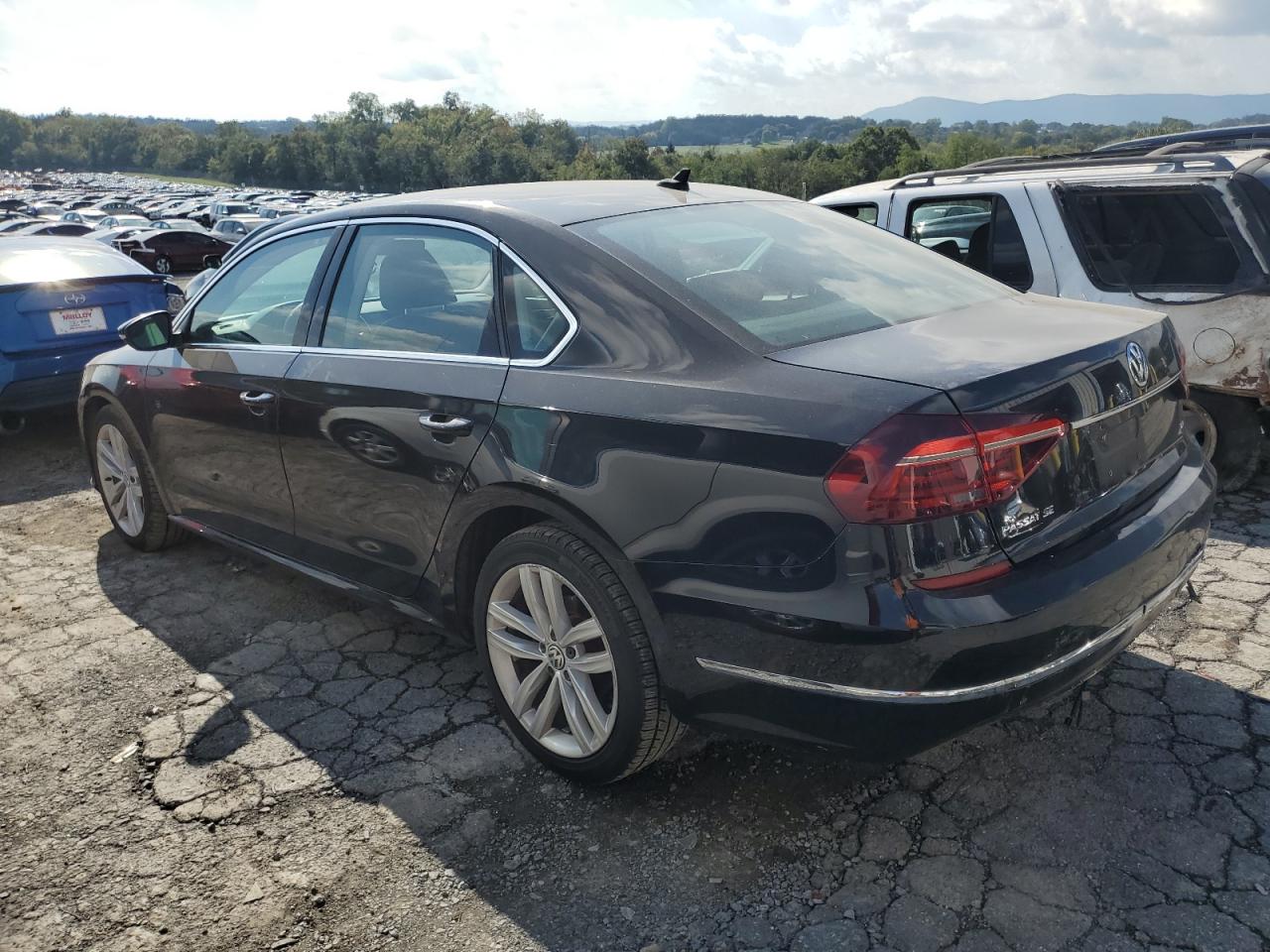 2018 Volkswagen Passat - Image 2