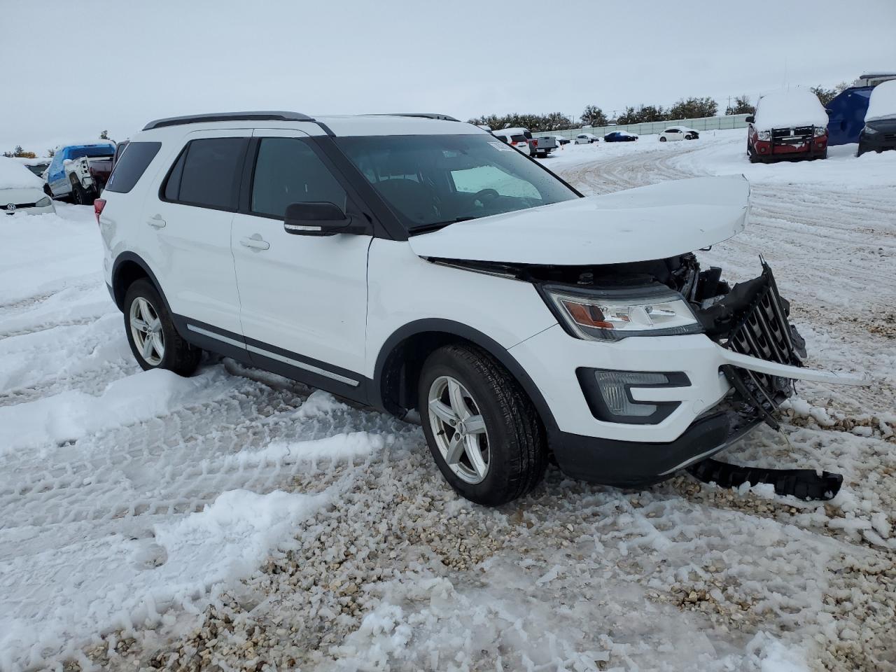 VIN 1FM5K8D88HGA41747 2017 FORD EXPLORER no.4