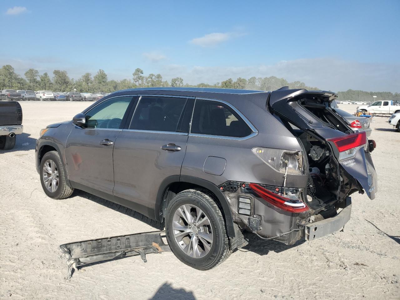 2019 Toyota Highlander - Image 2
