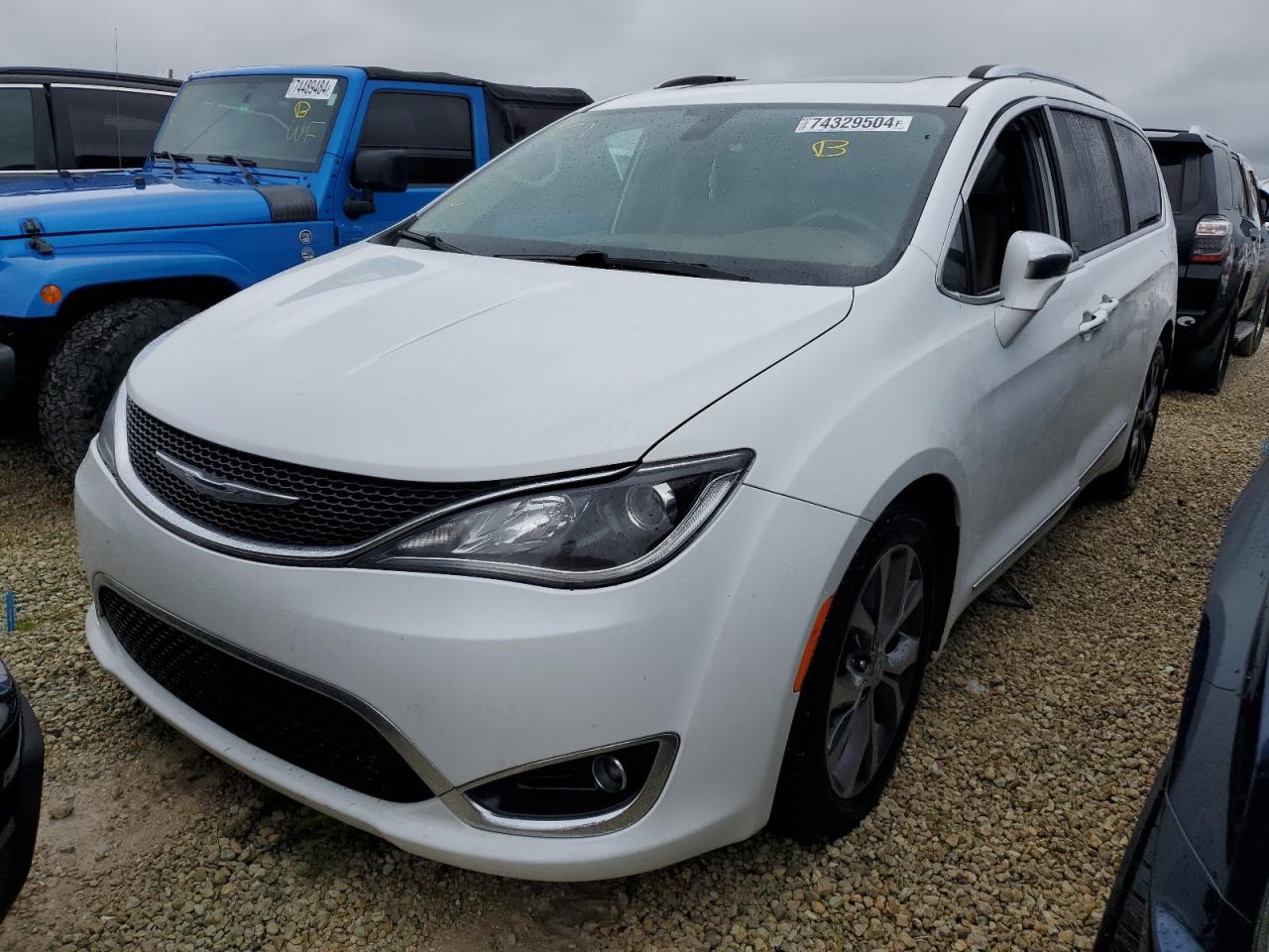 2017 Chrysler Pacifica - Image 1