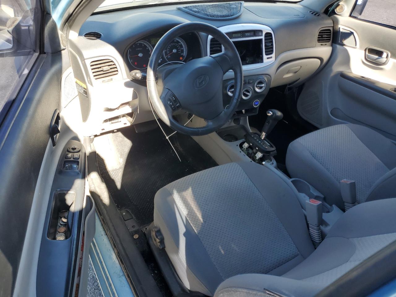 2009 Hyundai Accent - Image 8