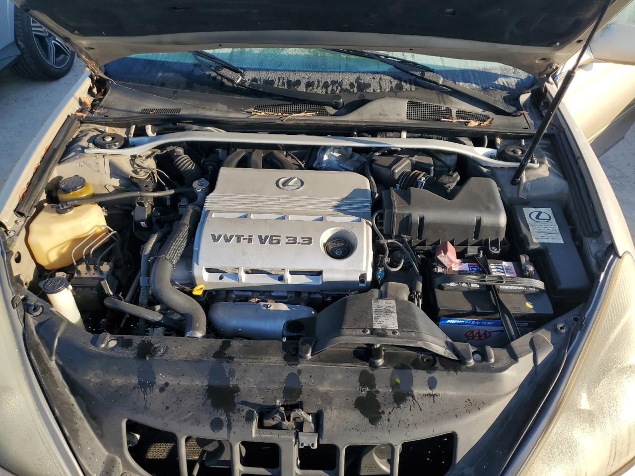2004 Lexus ES - Image 11