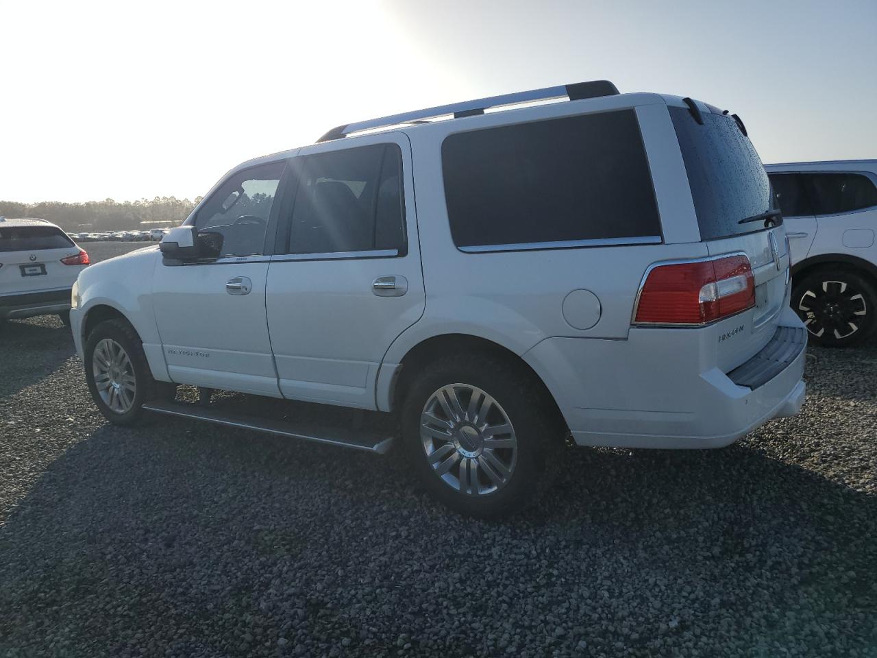 2011 Lincoln Navigator - Image 2