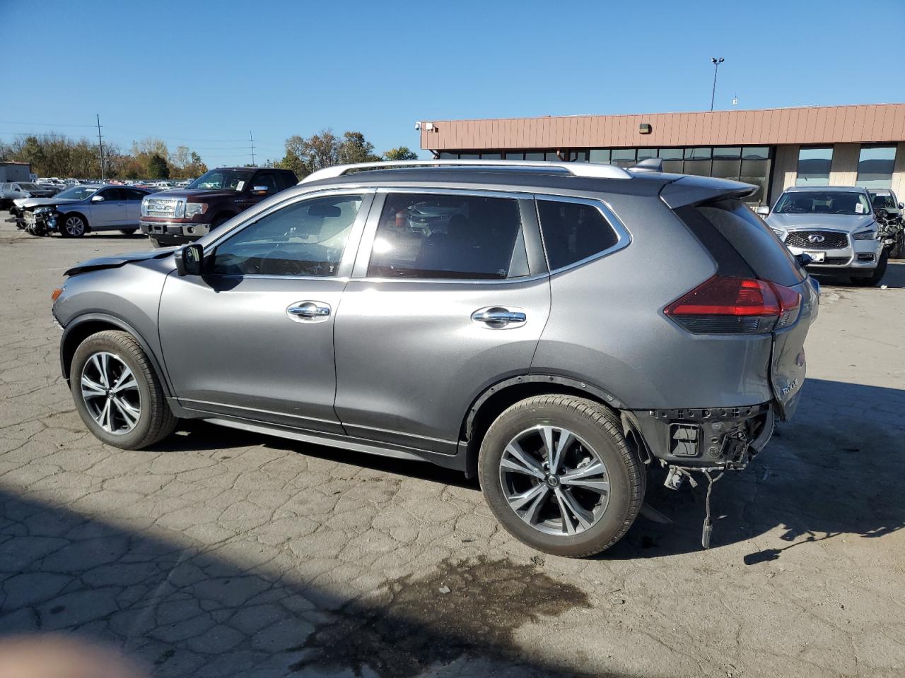 2019 Nissan Rogue - Image 2