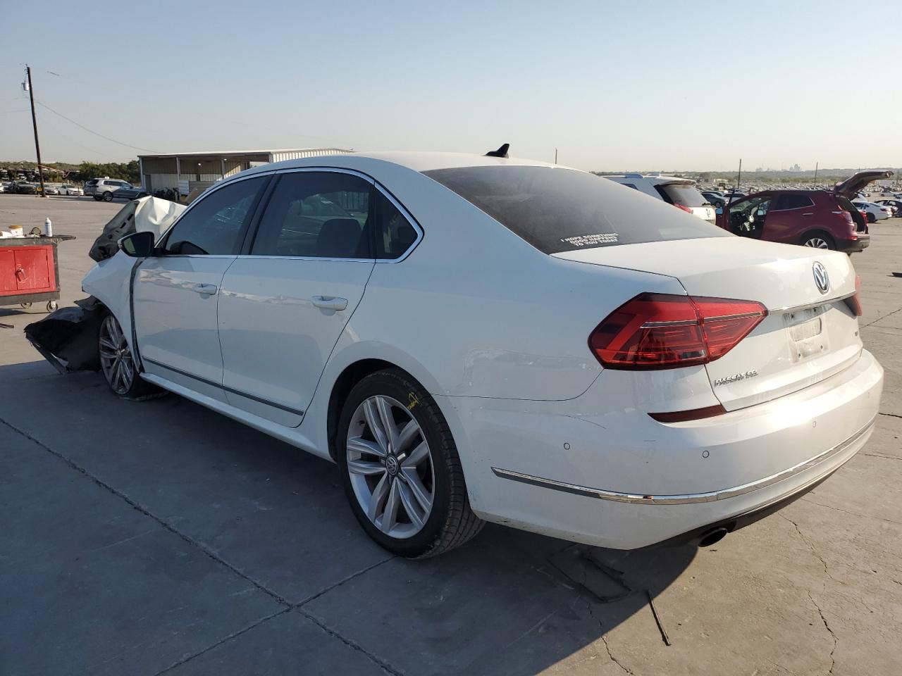 2016 Volkswagen Passat - Image 2