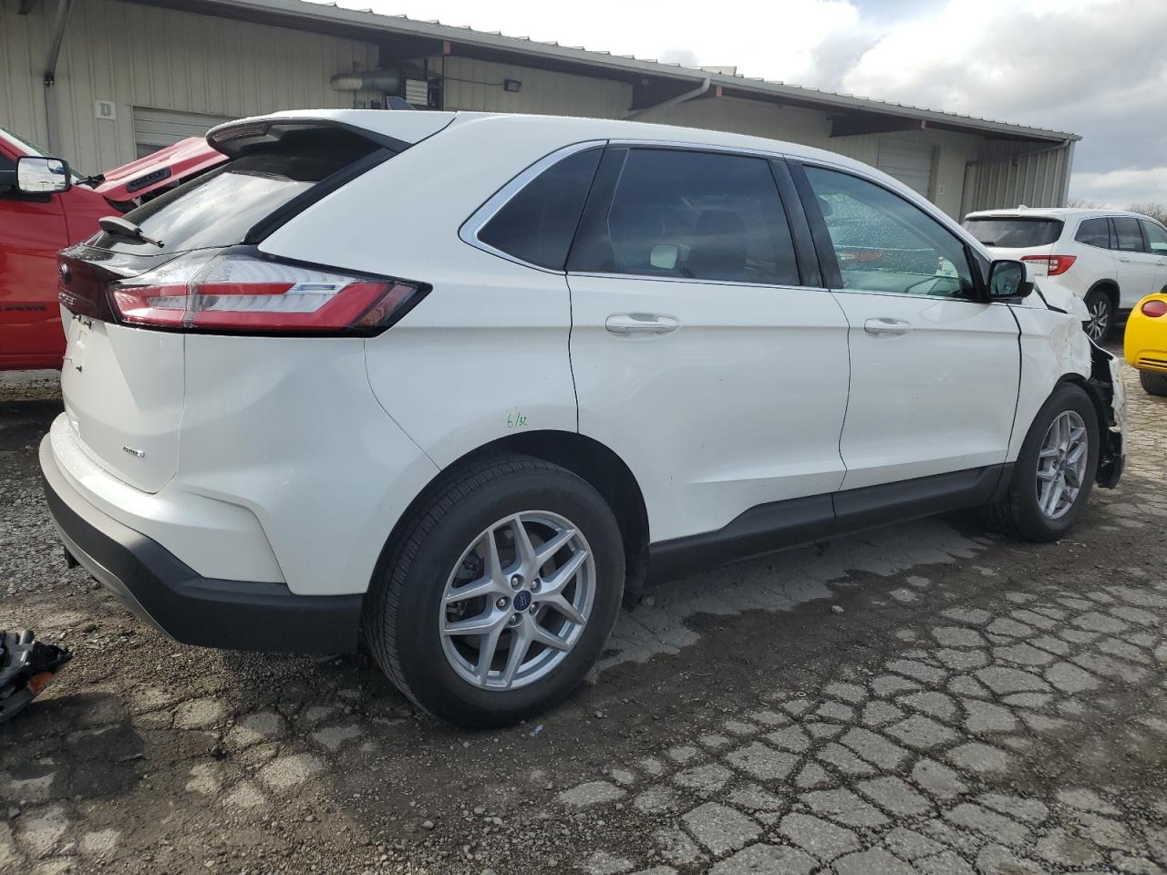 2021 Ford Edge - Image 3