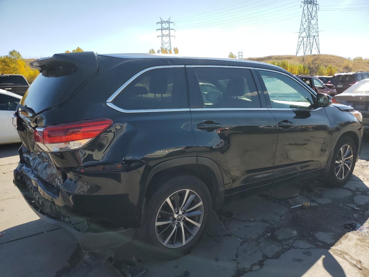 5TDJZRFH8HS357642 2017 Toyota Highlander Se