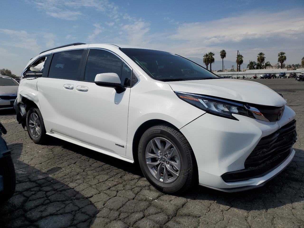 2021 Toyota Sienna - Image 4