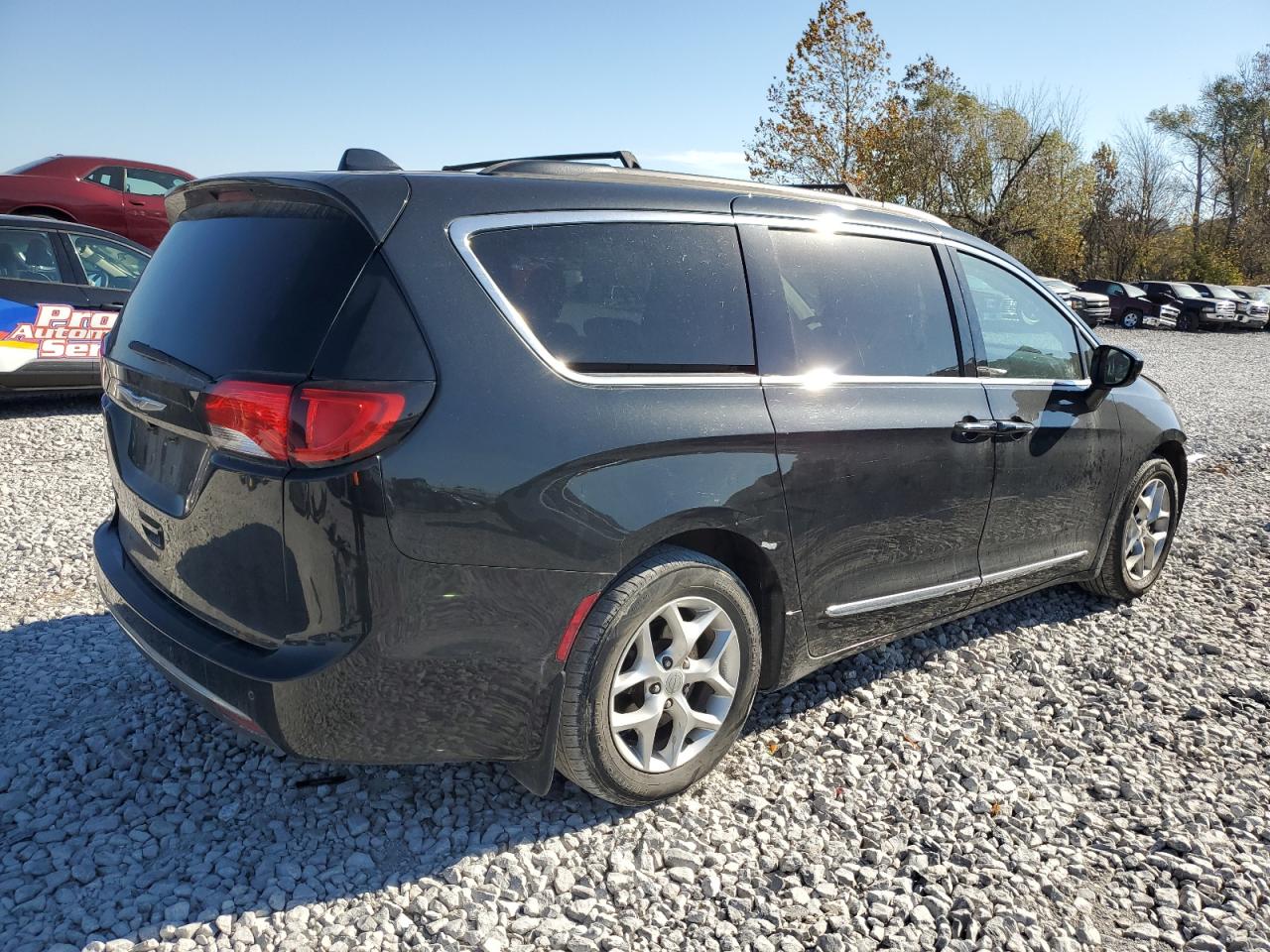 2017 Chrysler Pacifica - Image 3