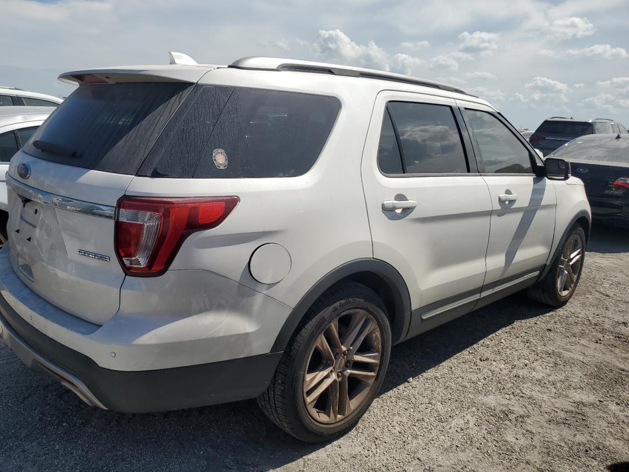 2016 Ford Explorer - Image 3