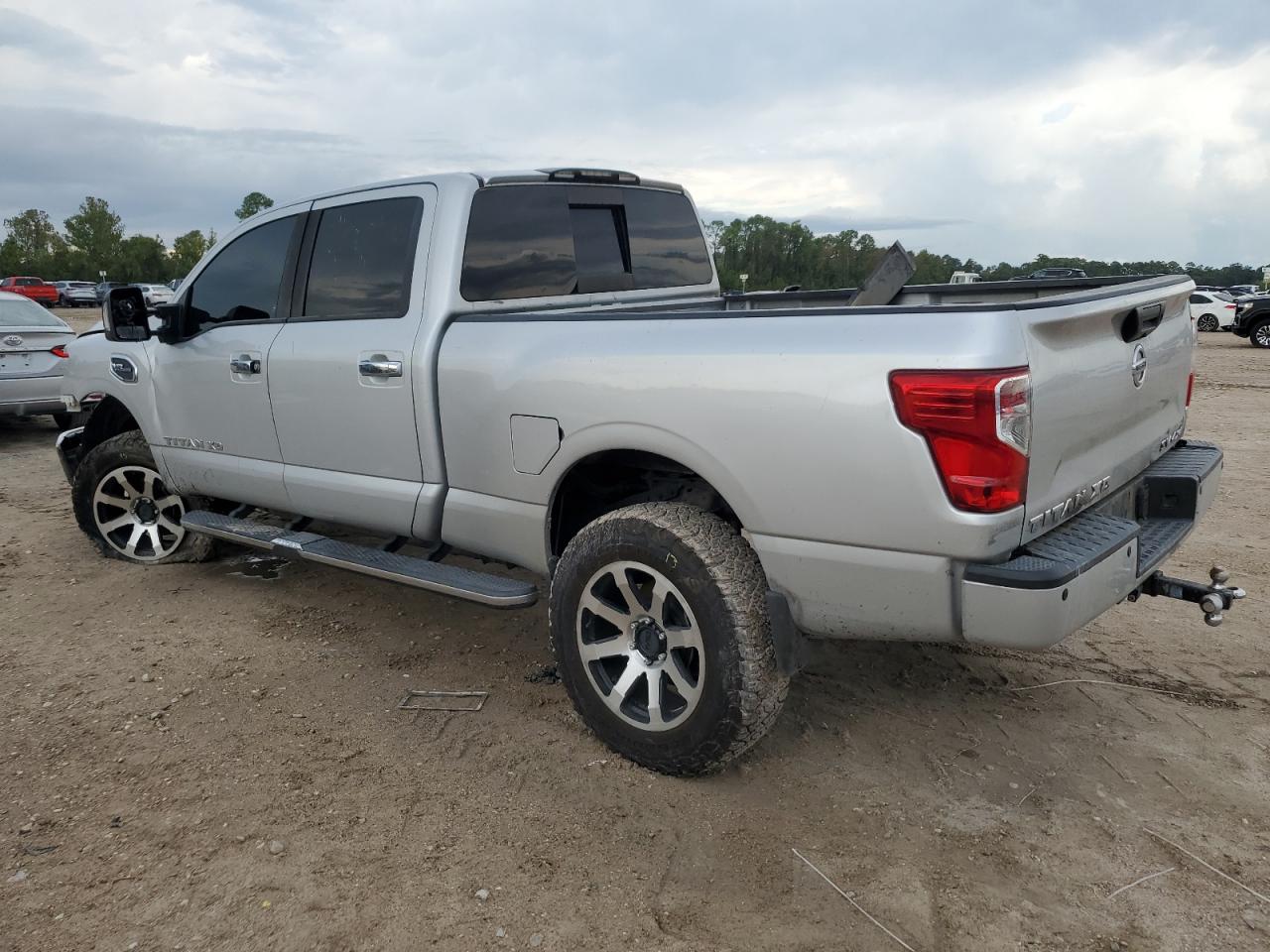 2018 Nissan Titan - Image 2